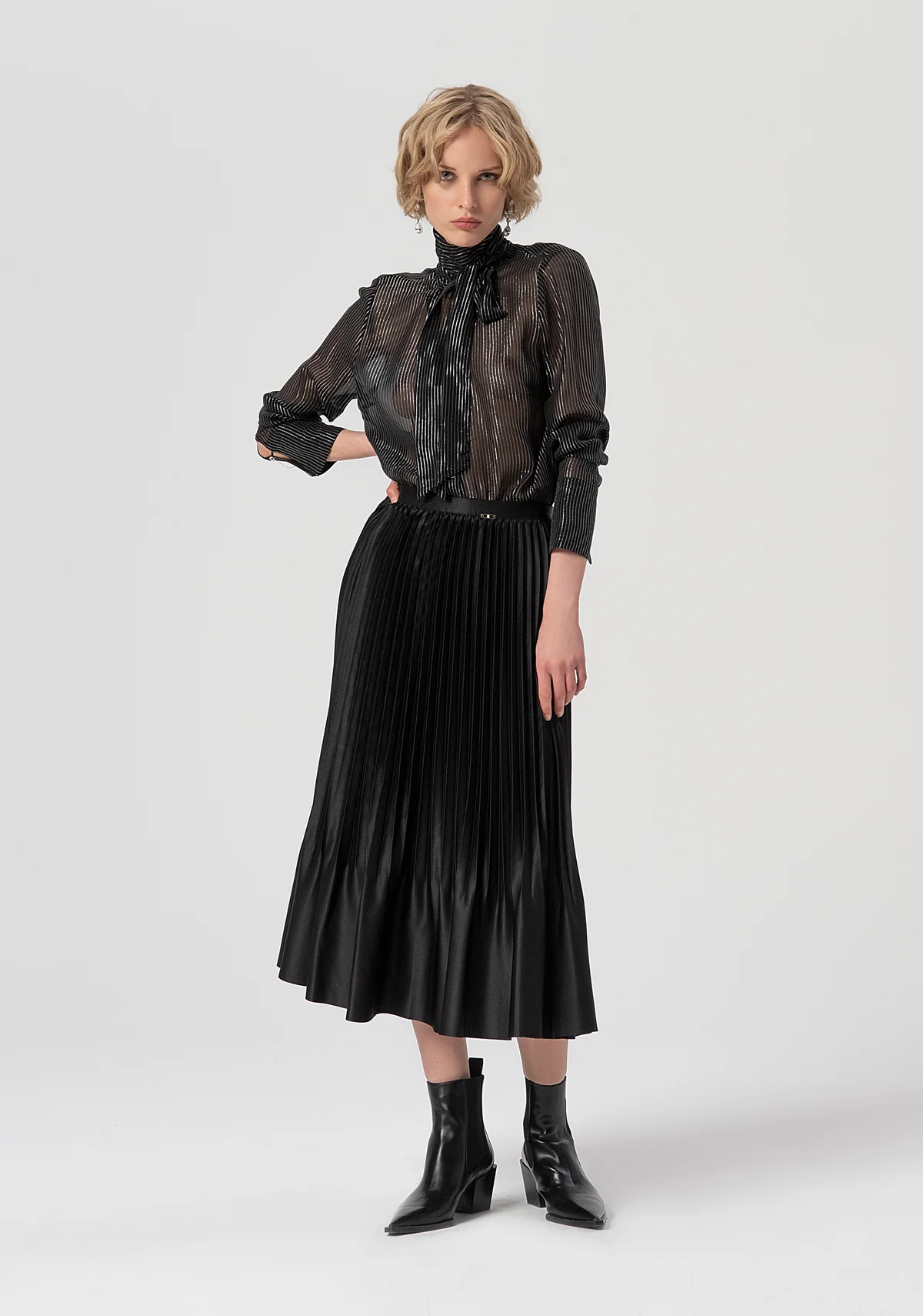 FS25WG2002W411F9-053-1 FRACOMINA Skirt flared middle length made in satin with plissè effect Black - Image 1