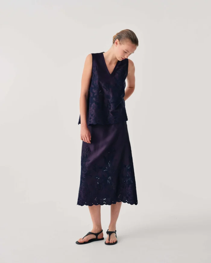 BEATRICE Satin top with floral embroidery Dark blue - Image 2