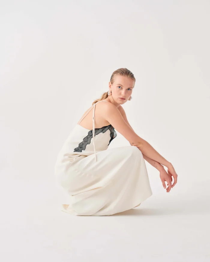 BEATRICE Flared slip dress with lace on the neckline Vanilla ice - Image 5