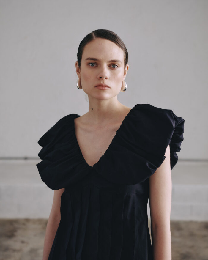 BEATRICE Cotton poplin dress with stitched pleats Black - Image 2