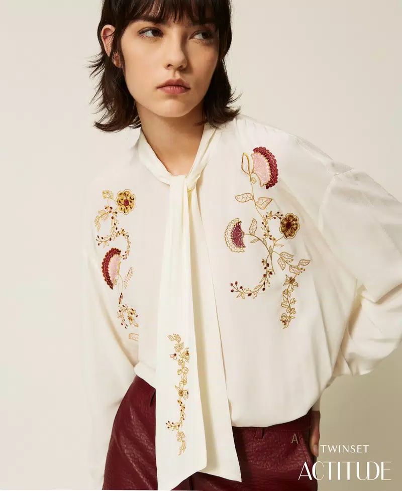 262AP2241_00282_PA ACTITUDE Crêpe de Chine blouse with embroidery White Snow - Image 1