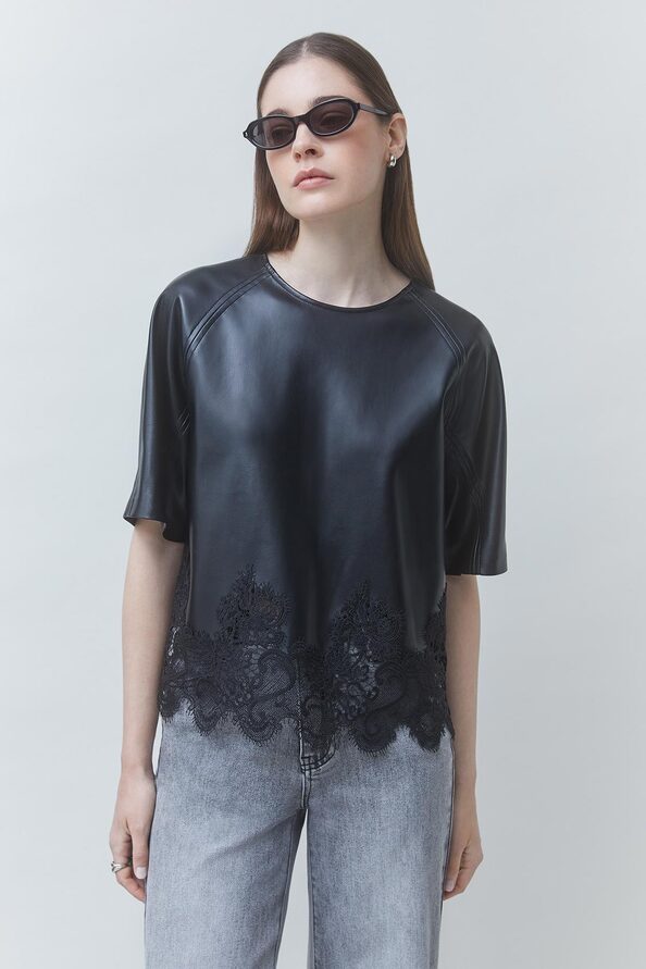 00W006083B SUNCOO LONDON Black faux leather blouse with lace details - Image 1