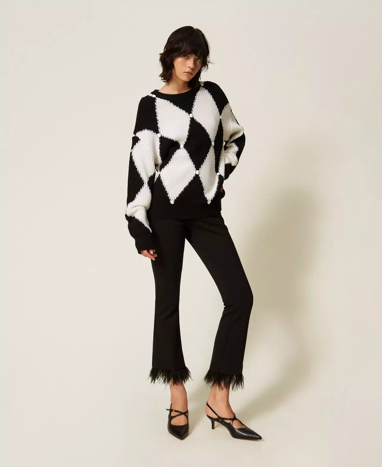 262AT2141_00006_01 ACTITUDE Flared trousers with feathers Black - Image 1